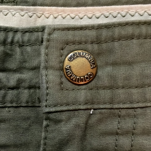 Green columbia shorts - Picture 2 of 4